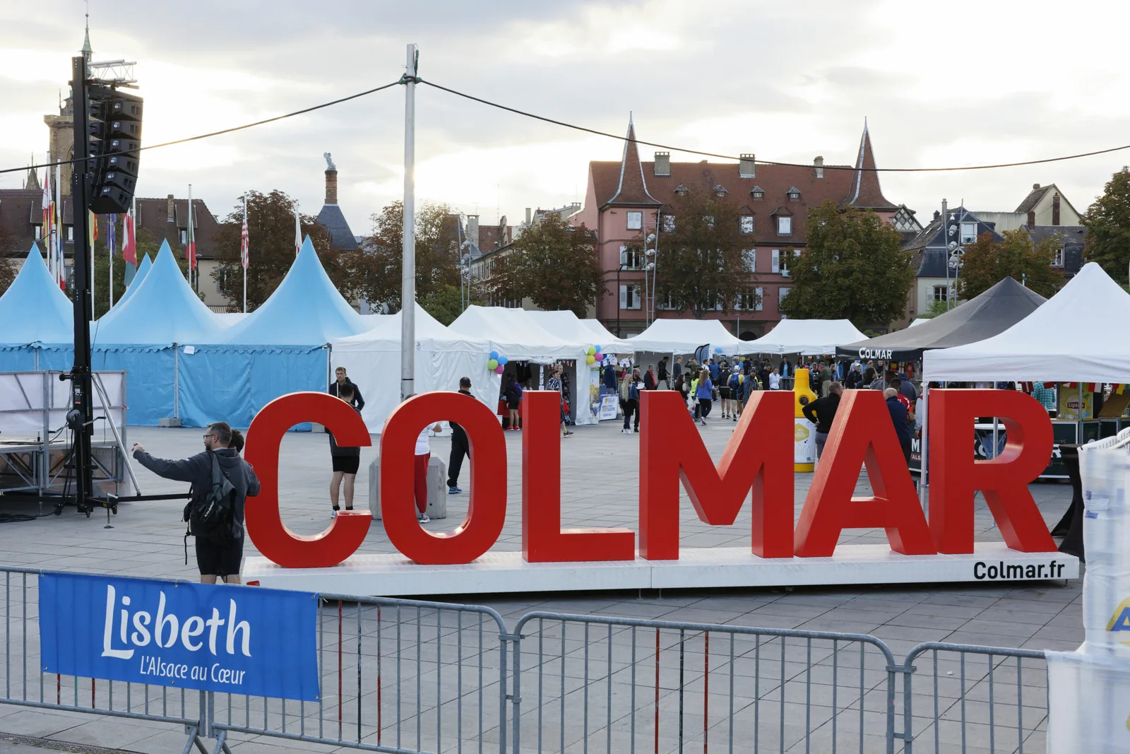 Marathon de Colmar 2025 — structures Anticipation sur les zones exposants et ravitaillement
