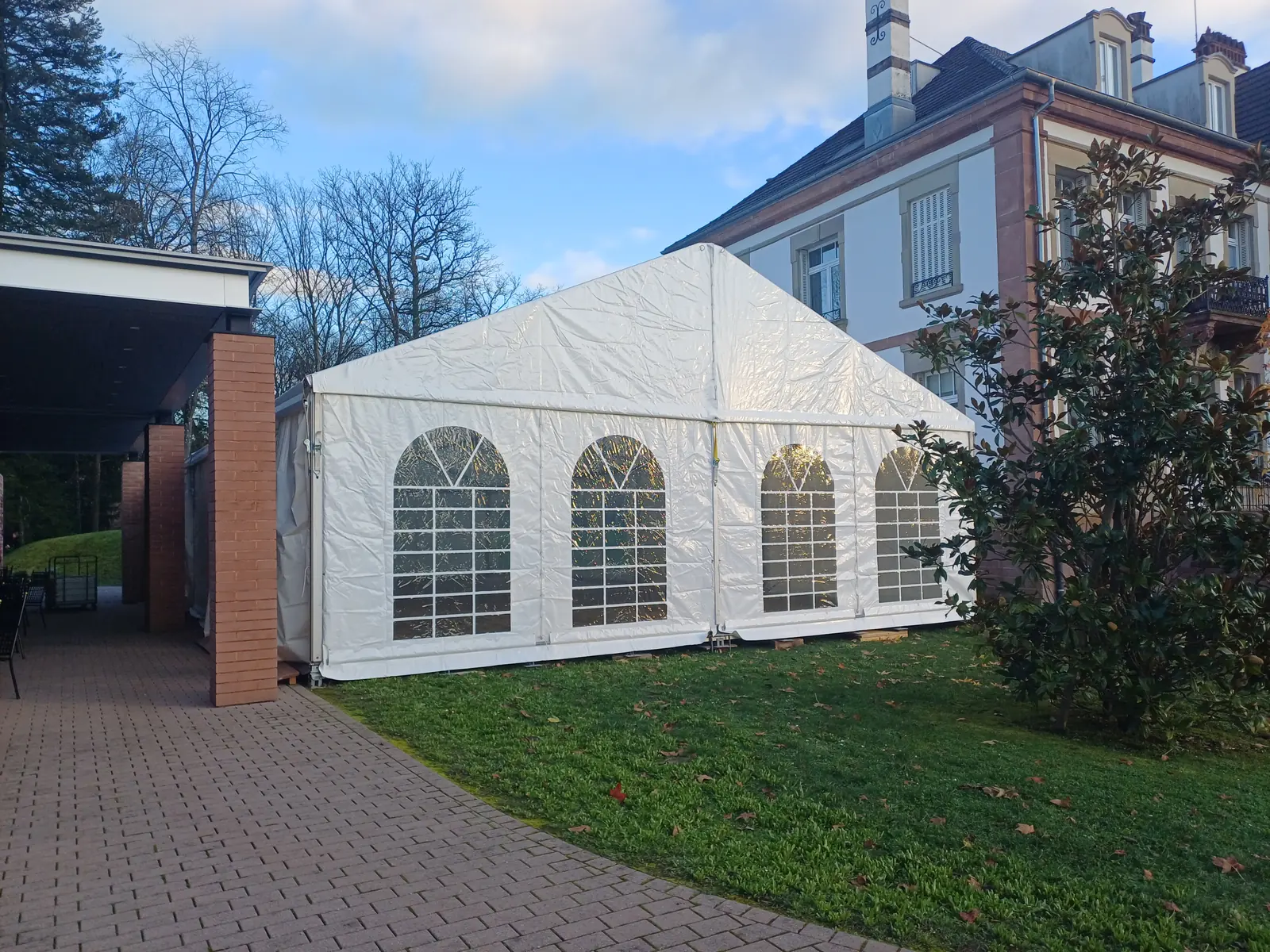 Chapiteau de réception 10×25 m